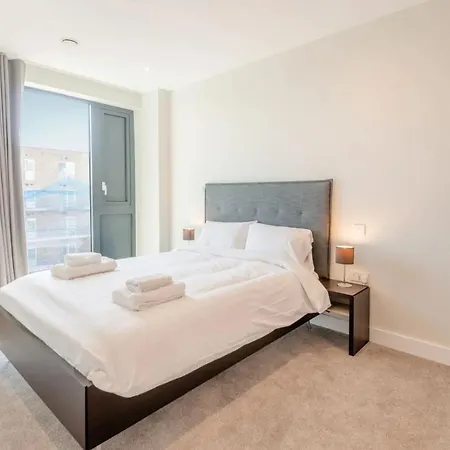 Modern Apartments In Brentford 2 Minutes Walk From Kew Bridge